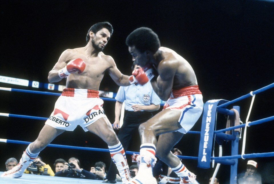  Roberto Duran deservedly took Sugar Ray's title in a close fight