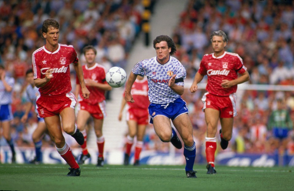  Man Utd sported this blue and white look in 1990