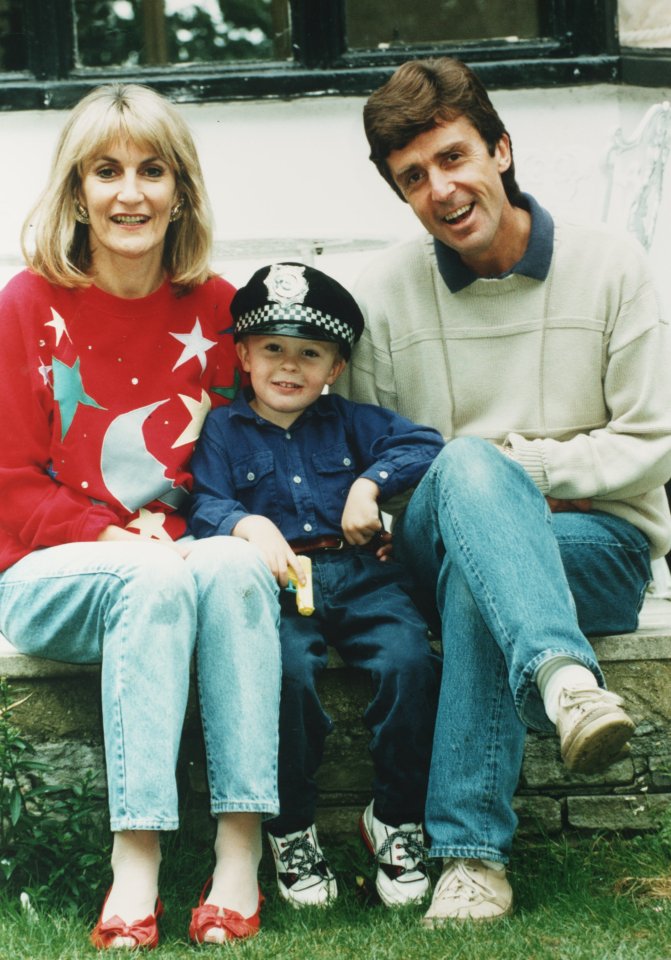  Presenters John Stapleton and Lynn Faulds Wood with their son Nicholas in 1991