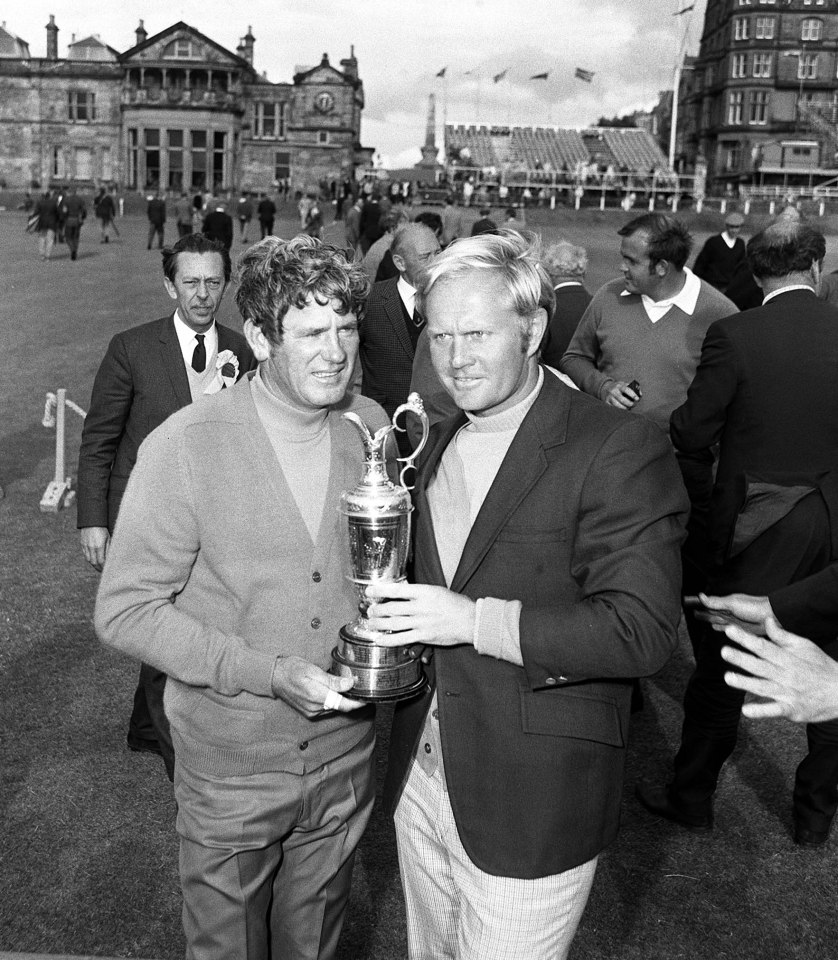  Doug Sanders congratulates Jack Nicklaus after the 1970 Open