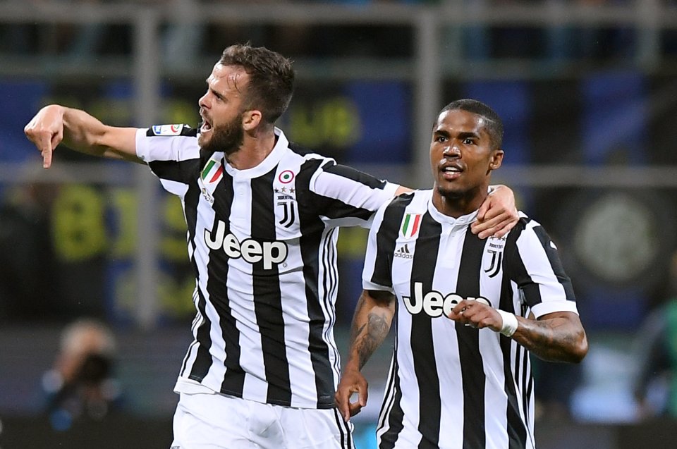  Juventus are ready to offer Miralem Pjanic and Douglas Costa for Paul Pogba