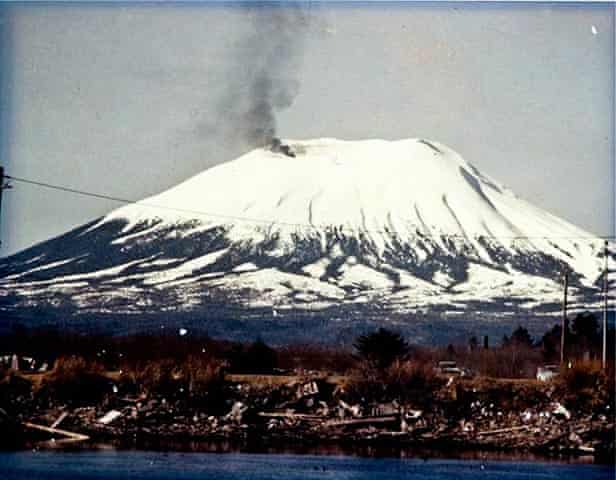  This is the plume rising from Mt Edgecumbe - but all was not as it seemed