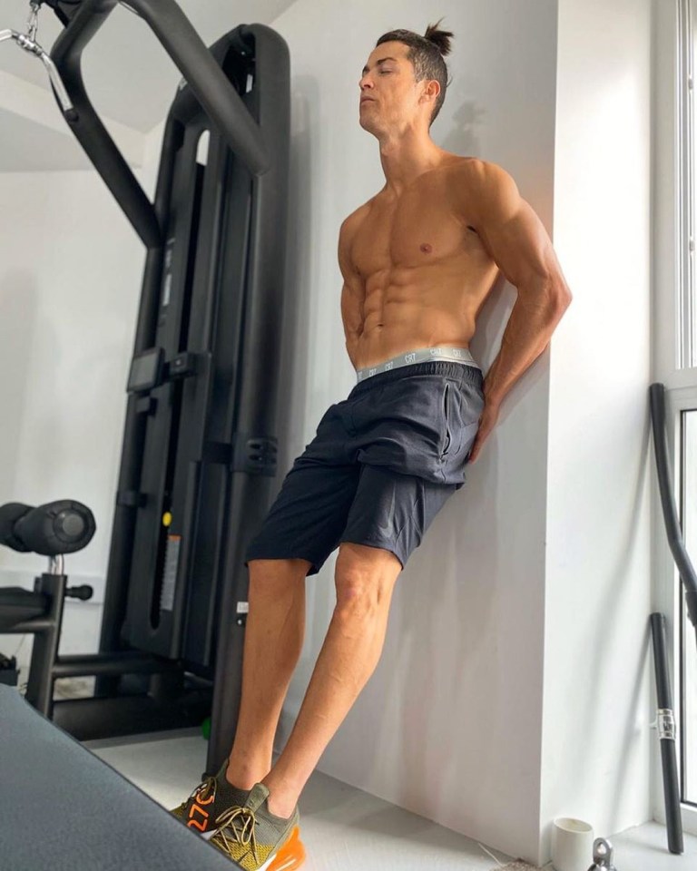  Ronaldo showed off his home gym, which he has two in the Madeira property