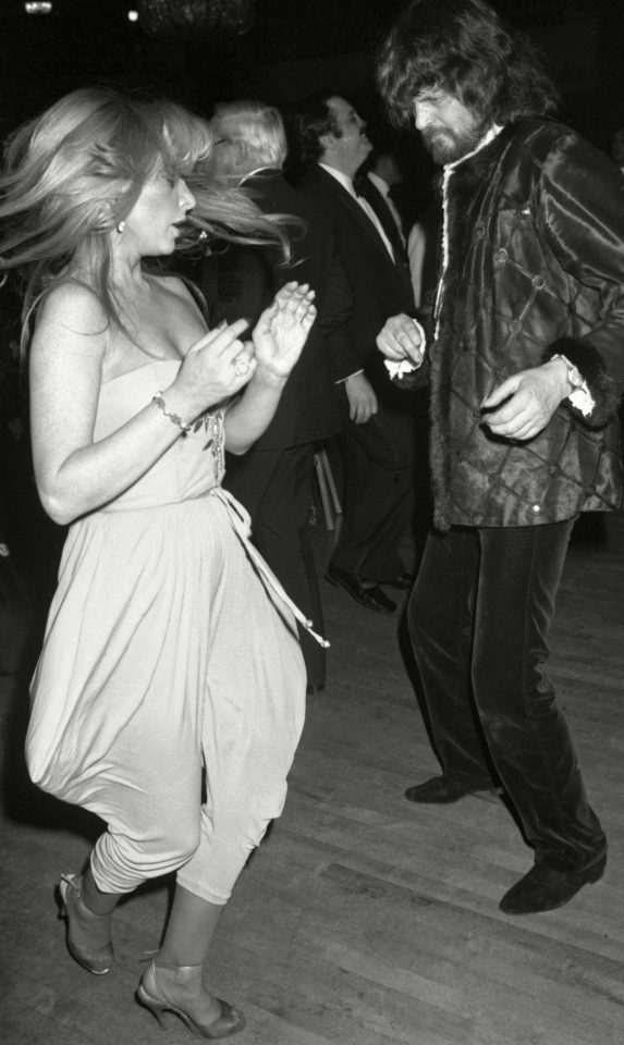  The Marquess, full name Alexander Thynn, dances with model Irene Dunford in 1982