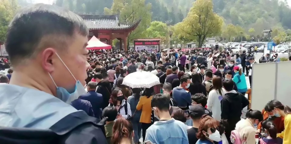  Over the weekend pictures emerged of visitors flocking to National Park in China's eastern province of Anhui