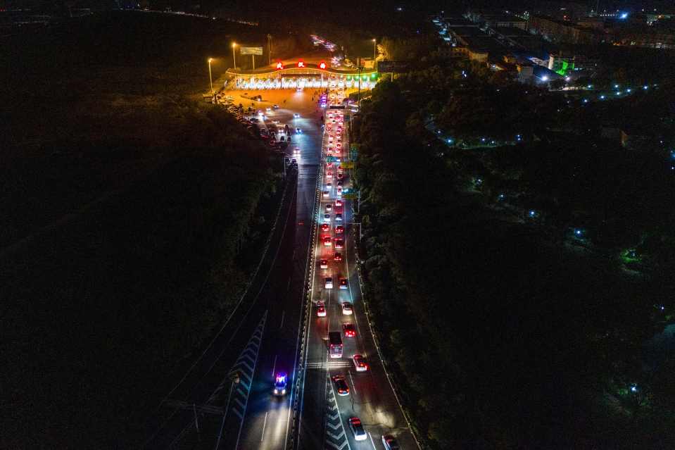  A long line of cars began building up to leave the city as the lockdown was lifted