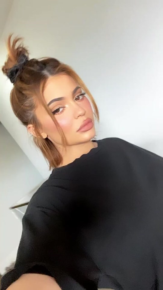  Kylie Jenner has ditched the extensions as well as lightened her locks