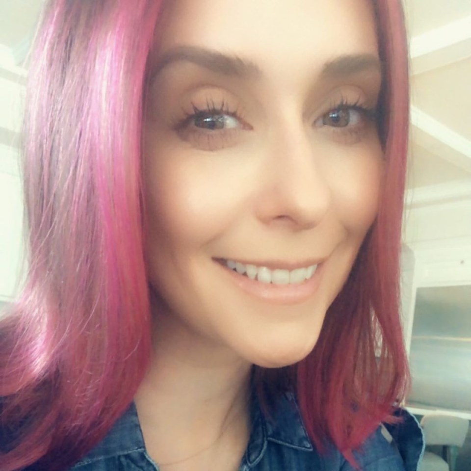  Jennifer Love Hewitt looks amazing with her new pink hair