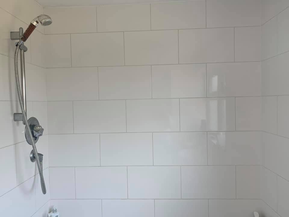 The woman admitted she had found her old all-white tiles "boring"