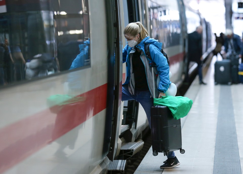  Experts also recommended wearing face masks on public transport