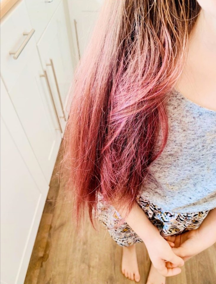 A mum has revealed how she gave her daughter an amazing DIY dip-dye using crepe paper 