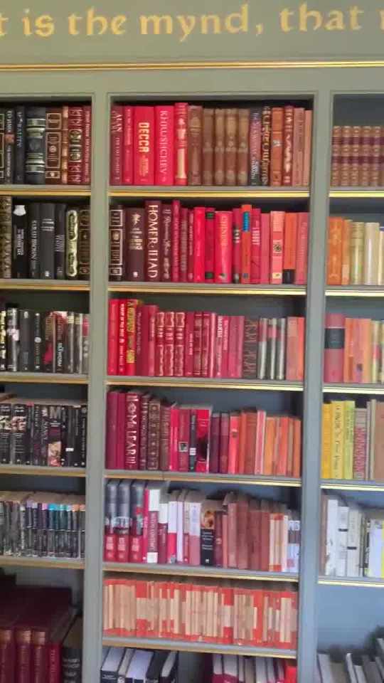  Fans were left amazed at how the sheer volume of novels in the gigantic, gold-embossed room 