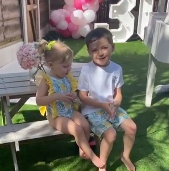  Teddy and Elsie- Rose also sang to their mum