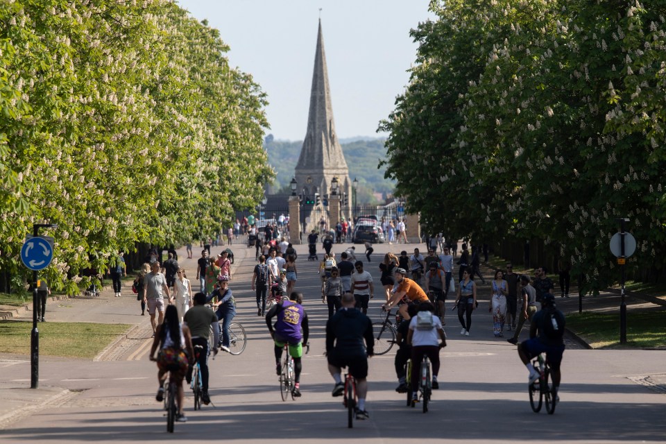  Londoners flocked to Greenwich Park for their daily exercise