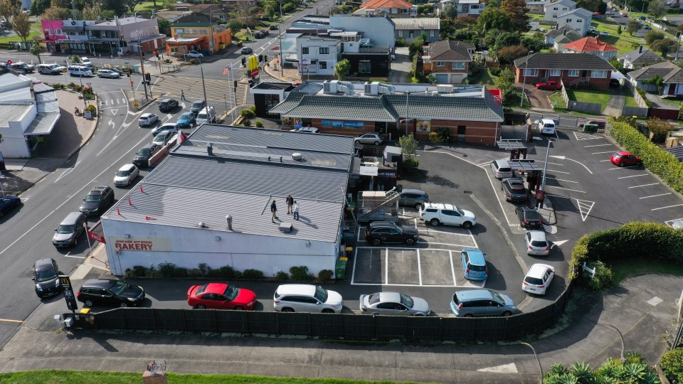 Hungry Kiwis queued in vehicles outside McDonald’s in Auckland’s North Shore, after Covid-19 restrictions were dropped to Level 3