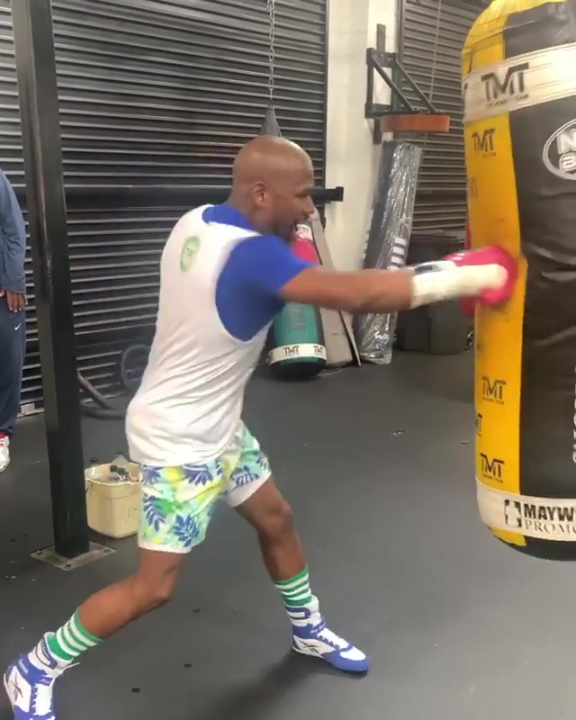  Floyd Mayweather unleashed furious power on a punching bag