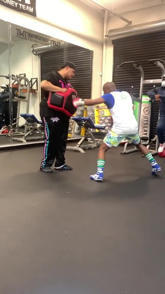  Mayweather posted a clip of his sensational pad work in training