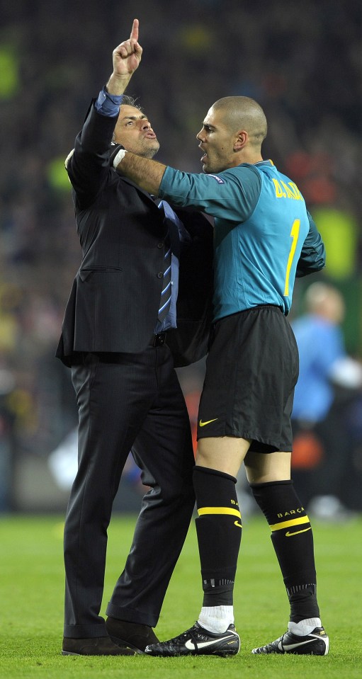  Inter Milan's Portuguese coach Jose Mourinho argued with Barcelona's goalkeeper Victor Valdes after the Champions League semi-final second leg