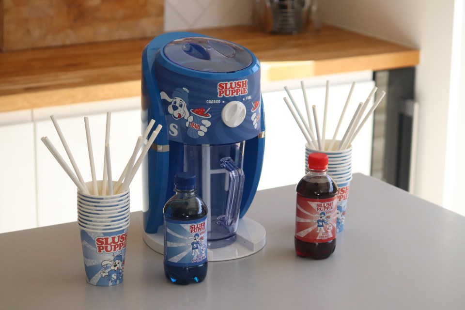  Slush Puppie Machine makes up to 1.1 litres of Slushie