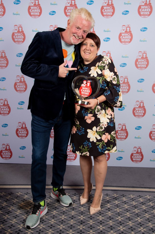 Kat Mayer poses with Chris Evans after winning the Best Nurse category at the 2018 Who Cares Wins Awards