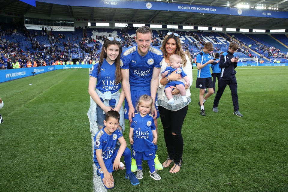  Rebekah with Jamie, Megan, Taylor, Sofia and Finlay, before the arrival of new addition Olivia