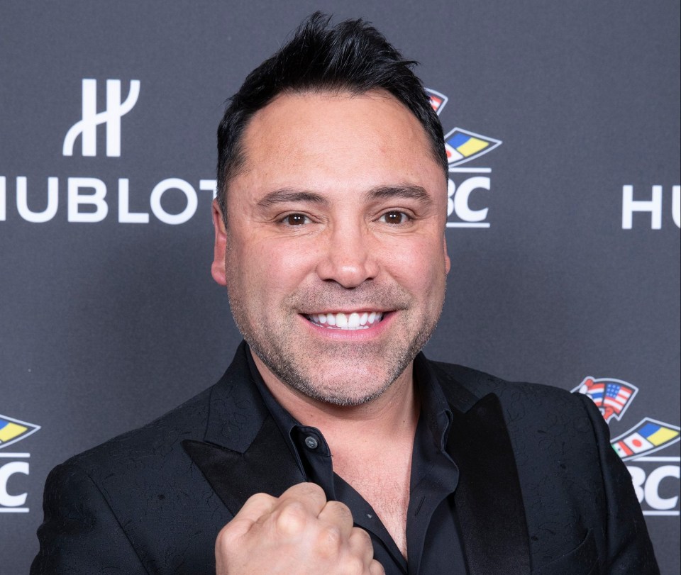 De La Hoya vowed to KO McGregor in two rounds