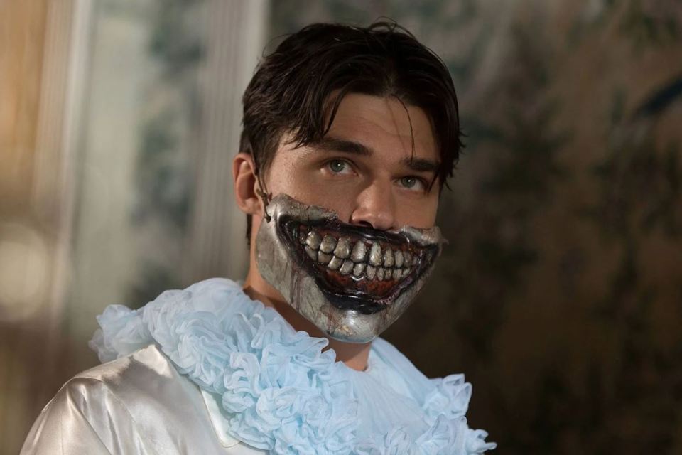  The FX network has given the go- ahead to American Horror Stories continuing in weekly hour-long episodes