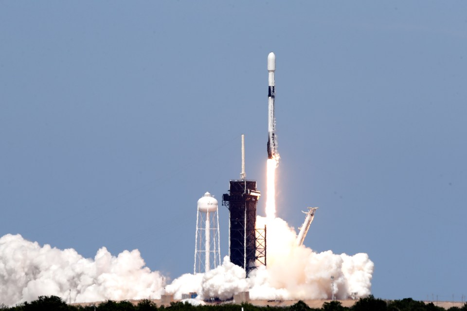 Starlink satellites launch atop SpaceX Falcon 9 rockets