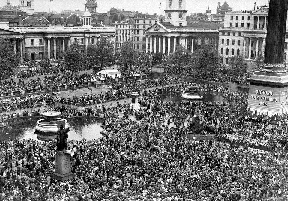  Huge crowds gathered in Trafalgar Square to celebrate VE Day in 1945