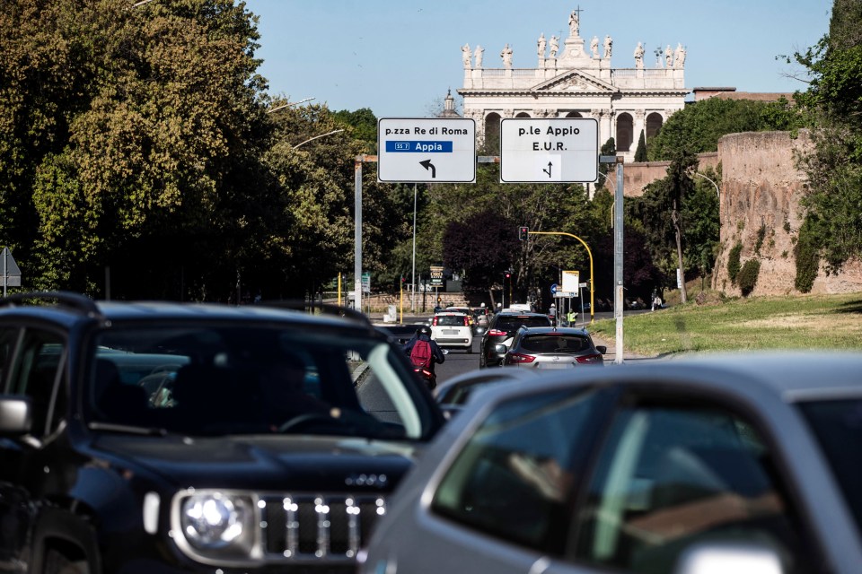  Traffic began to build up on roads in Rome