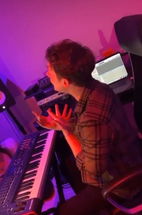  Conor performed Labrinth’s song Jealous on the keyboard