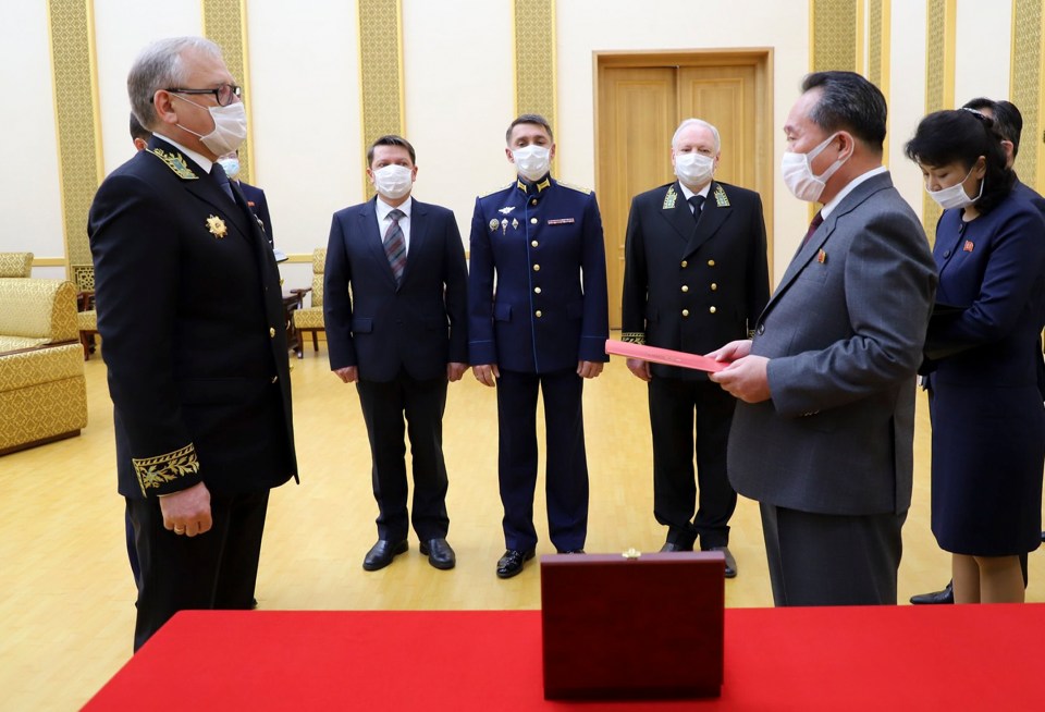 Russia's ambassador in North Korea, Alexander Matsegora (left), presented the award to foreign minister Ri Son-gwon