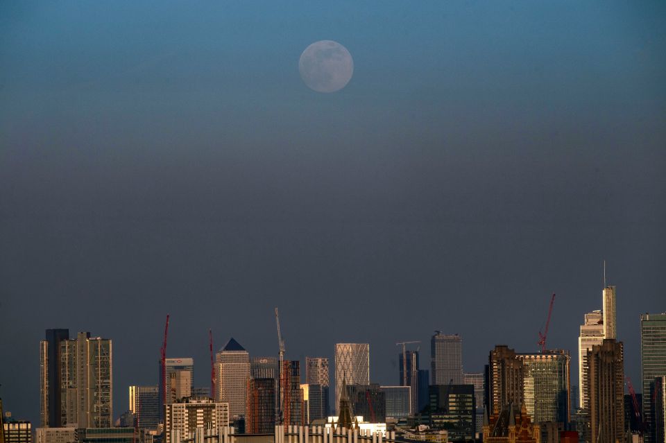  The Flower Moon above Canary Wharf in East London