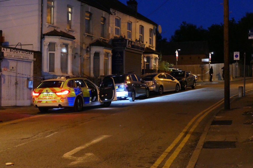  A Met Police officer was attacked while pursuing a suspect this evening