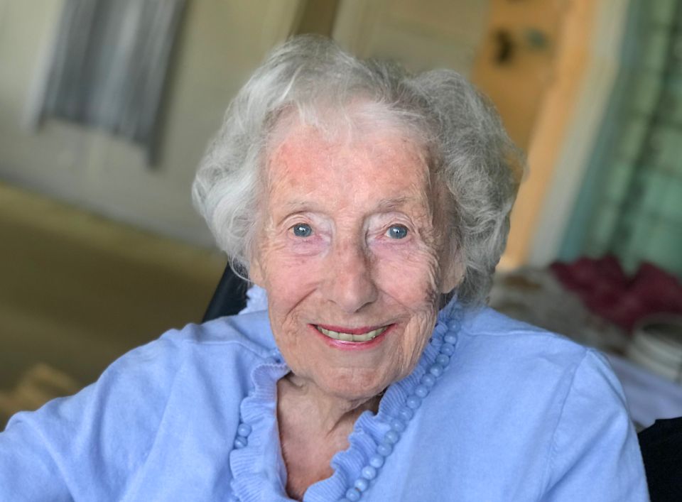  Dame Vera Lynn has told Brits fighting coronavirus to 'not give up hope'