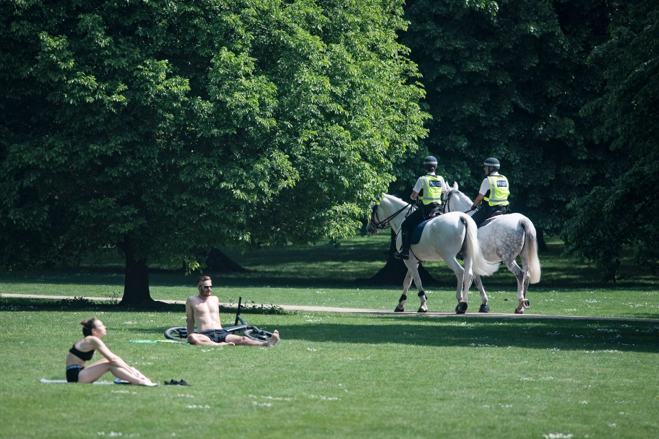  Police patrol St James' Park on the long weekend