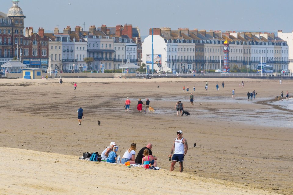  In Weymouth, Dorset families flouted social distancing regulations and sat on the beach with a picnic