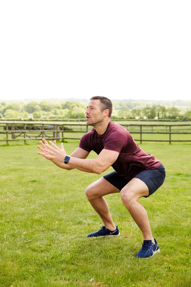  Bend the knees and sit the bum back to fall into a squat