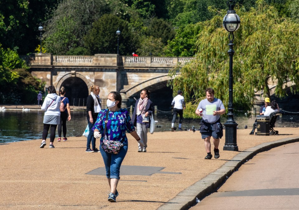  Walkers made the most of the sunshine in Hyde Park next to the Serpentine