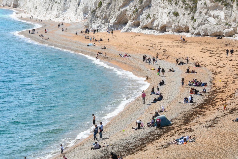 Brits soak up the sun at Durdle Door beach