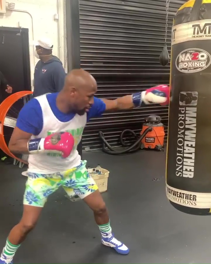  Floyd Mayweather has only returned to the boxing gym to train because he is 'very conscious about how he looks'