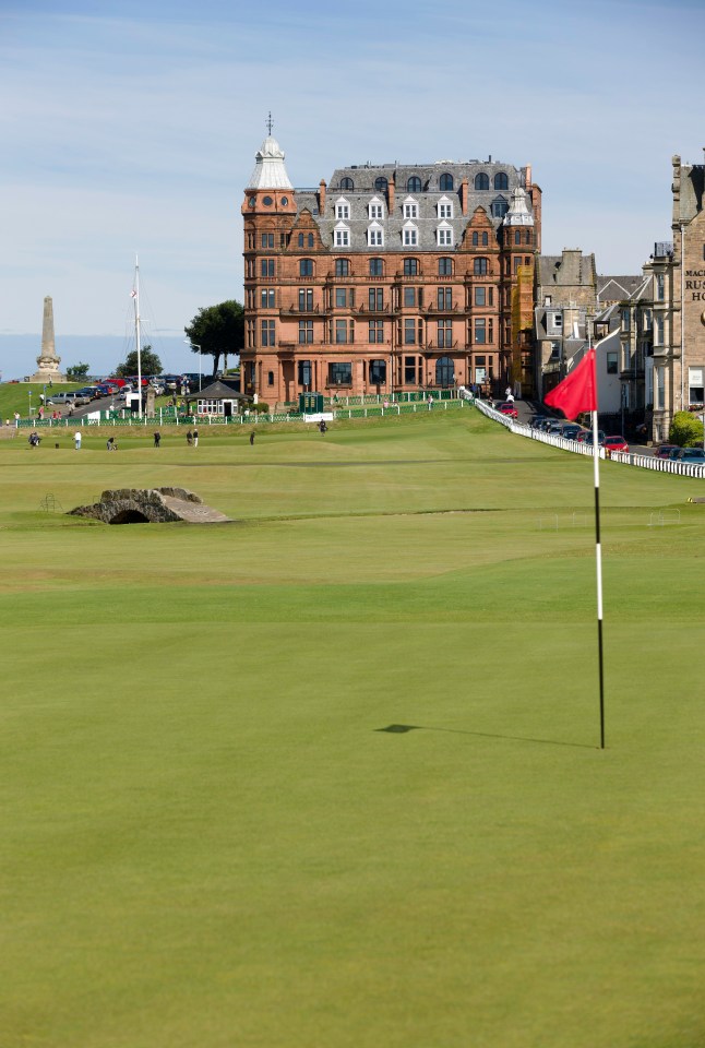  The apartment can be seen from the green on the 17th, the legendary Road Hole