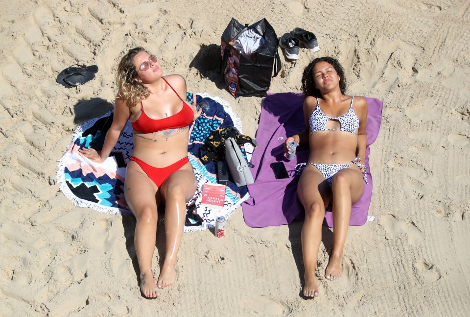  Sorrell Vince, left, from Northampton and Bethany Heatley, from Preston, enjoying the sun on Cullercoats Beach, Tynemouth