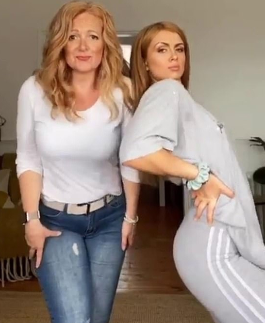  Maisie and her mum on TikTok