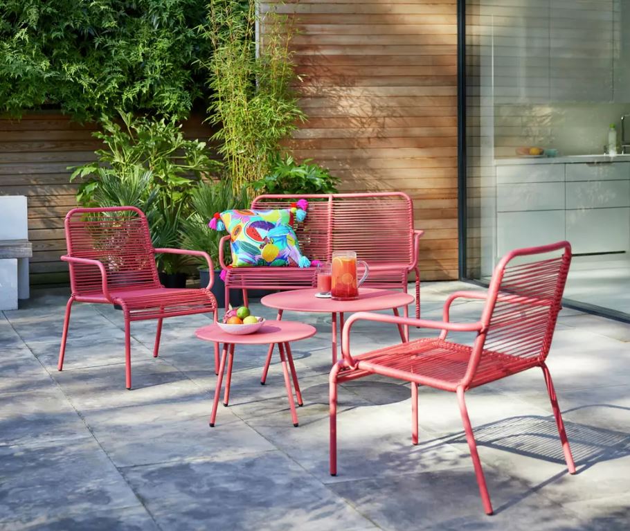 Update your garden with this jazzy coral set