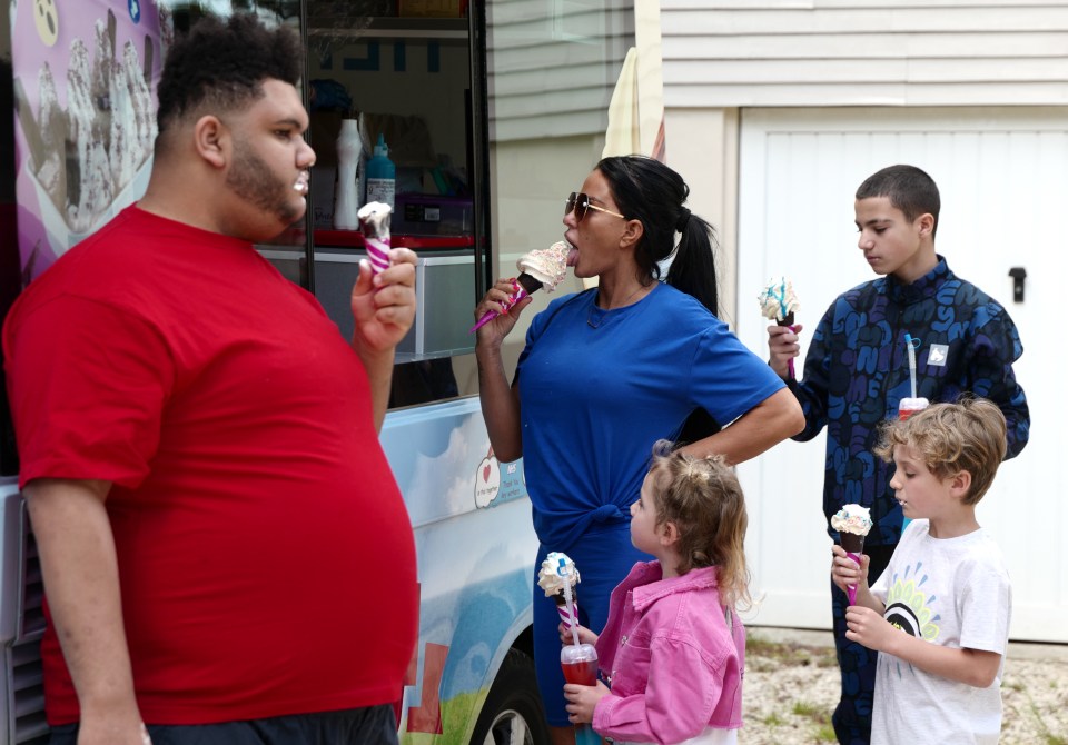  She celebrated her 42nd birthday with her five kids, Harvey, 17, Junior, 14, Princess, 12, Jett, 6, Bunny, 5