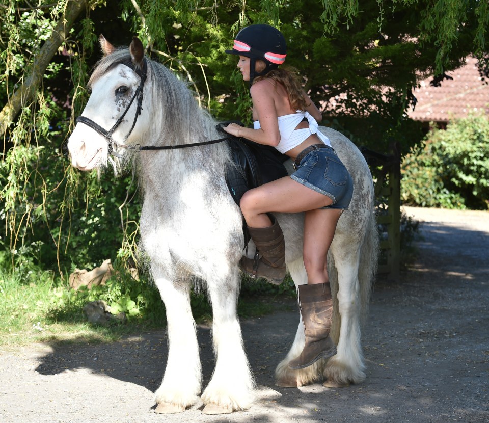  Summer took a countryside outing with her beloved horses at the weekend