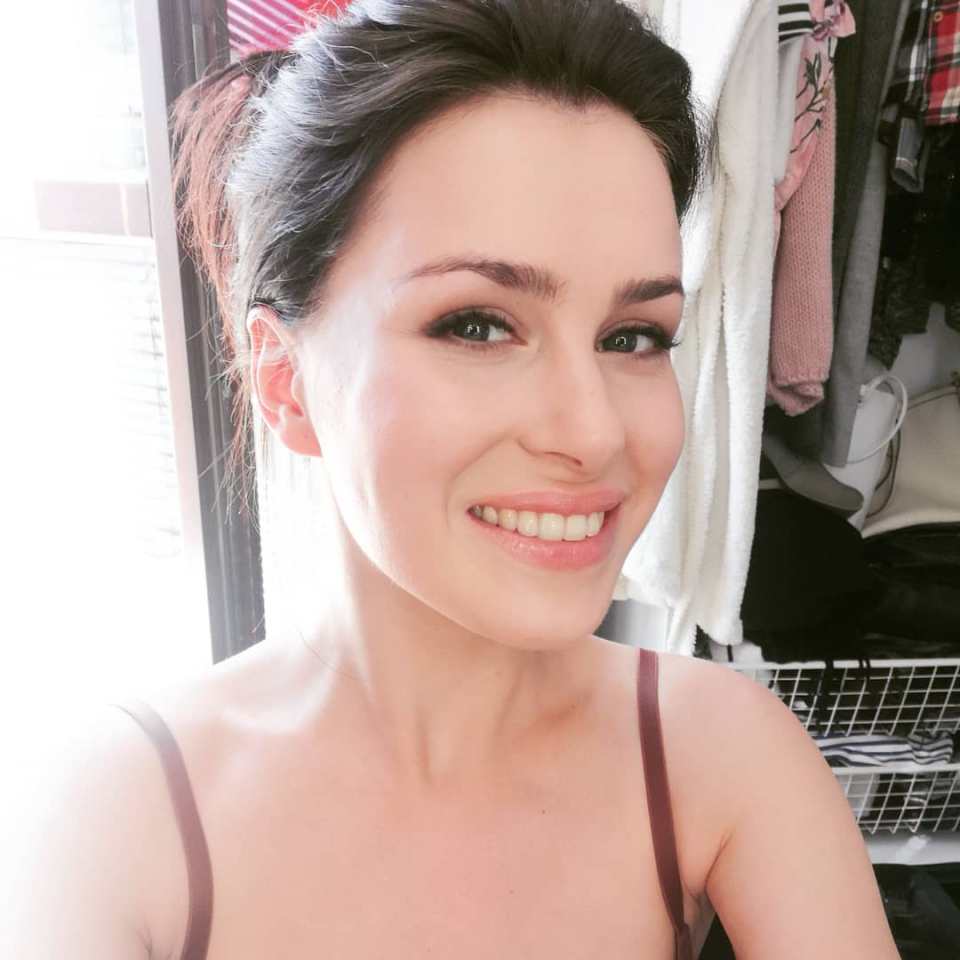  Anna-Maria Sieklucka is a Polish actress who plays Laura Biel in 365 DNI