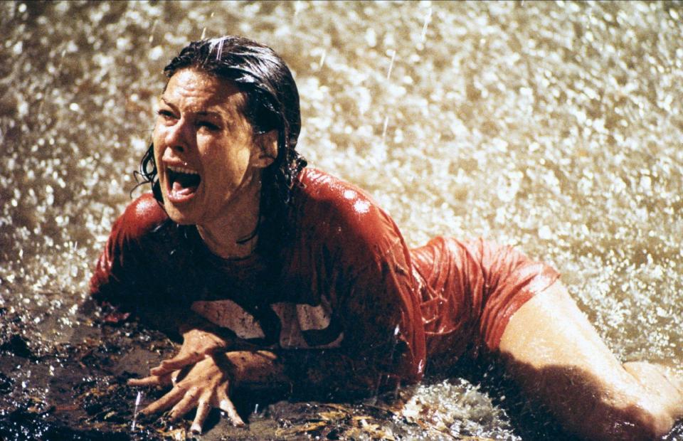  JoBeth Williams spent days filming in a muddy pool filled with real human skeletons that she didn't know were real until afterwards