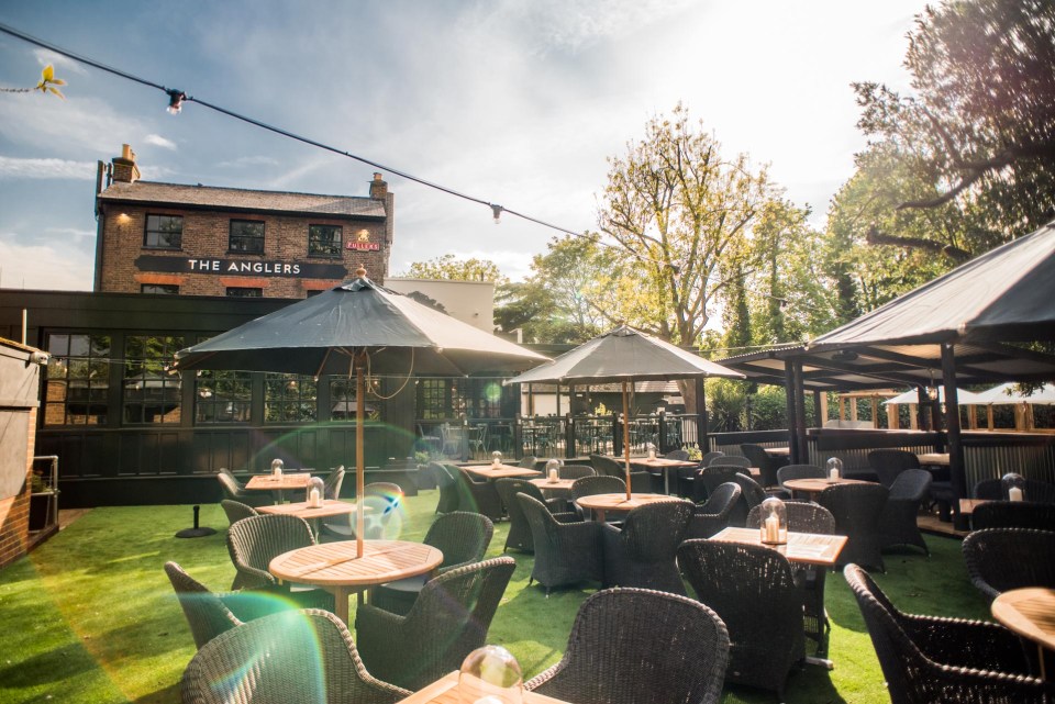 Anglers in Teddington overlooks the River Thames, with loads of outdoor space